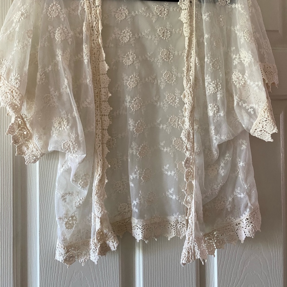 Lace kimono - Picture 3 of 3